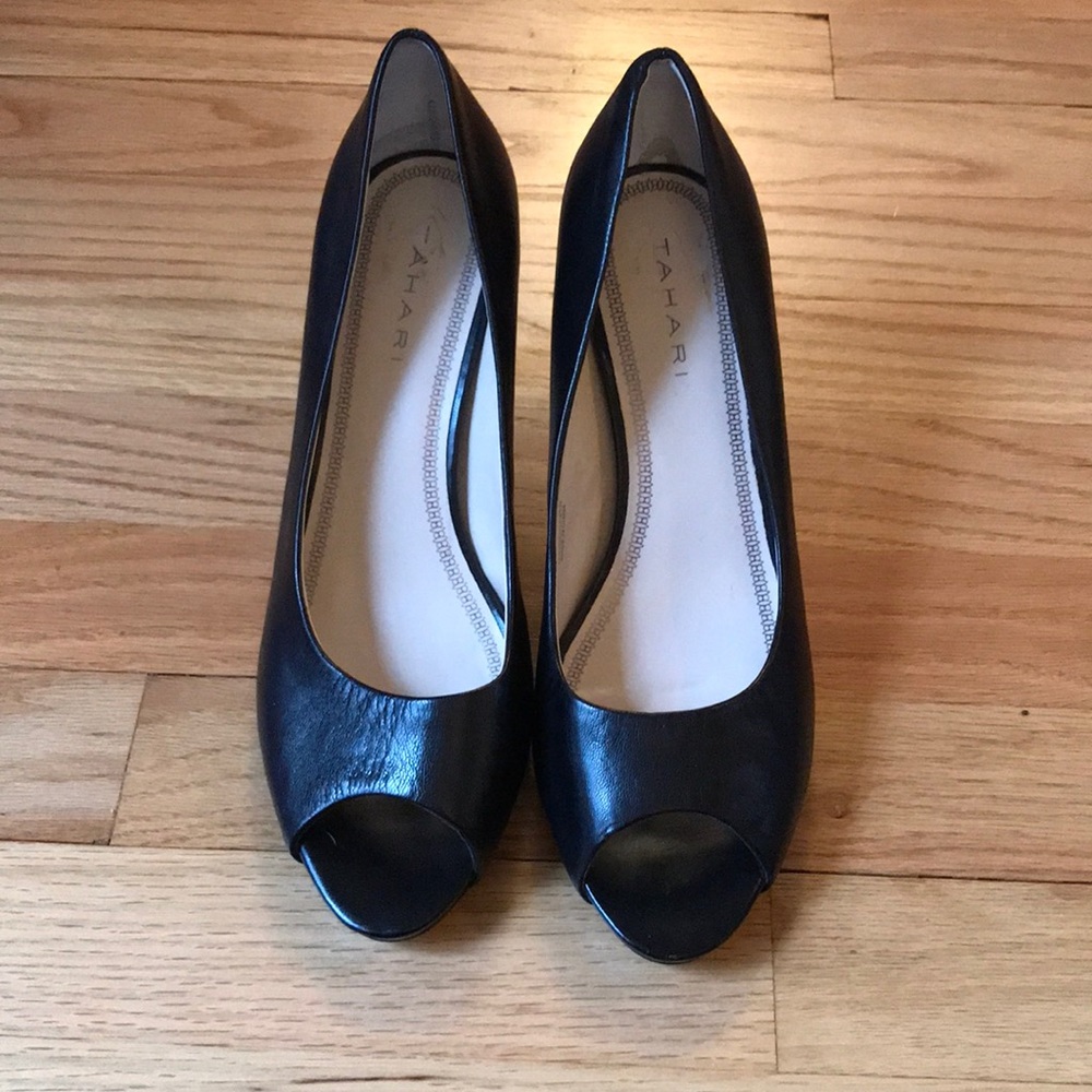 Tahari Peep Toe Heels Sz 8